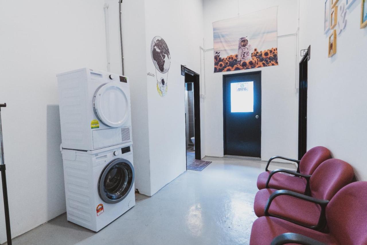 Hashtag.Capsule.Hostel Джохор Бахру Екстериор снимка
